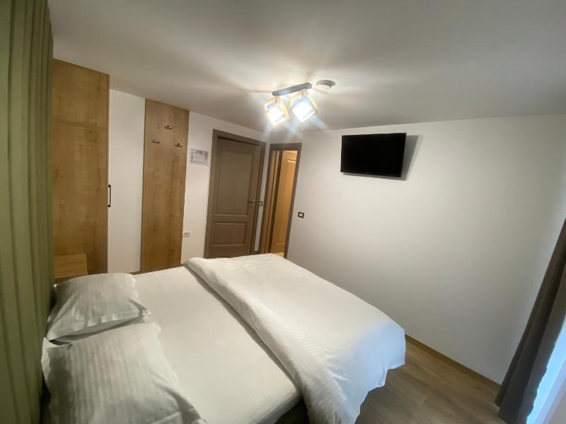 Deluxe Room (2 Adults + 1 Child) image 3