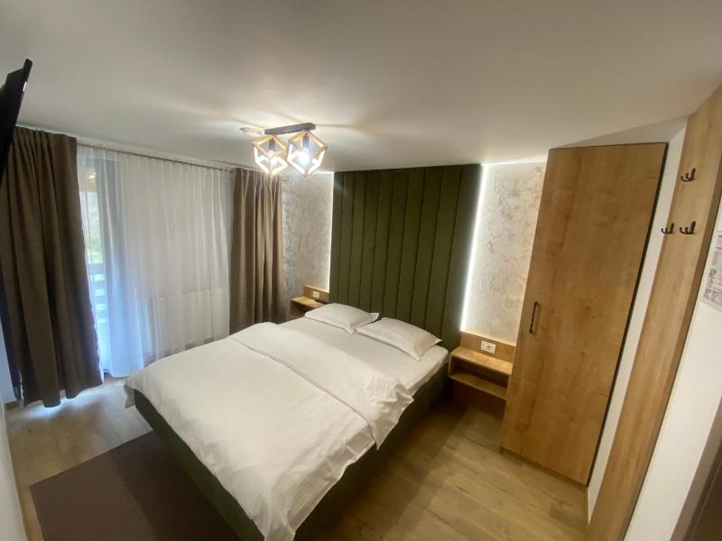 Deluxe Room (2 Adults + 1 Child) image 1