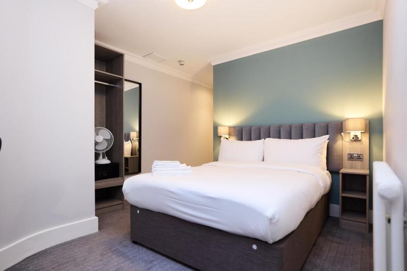 Double Room - No Window image 3