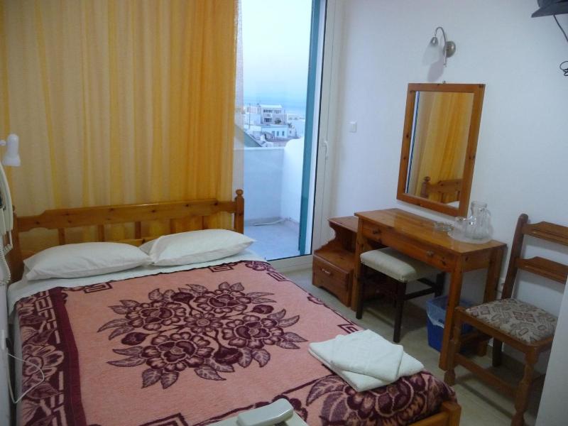 Double or Twin Room image 4