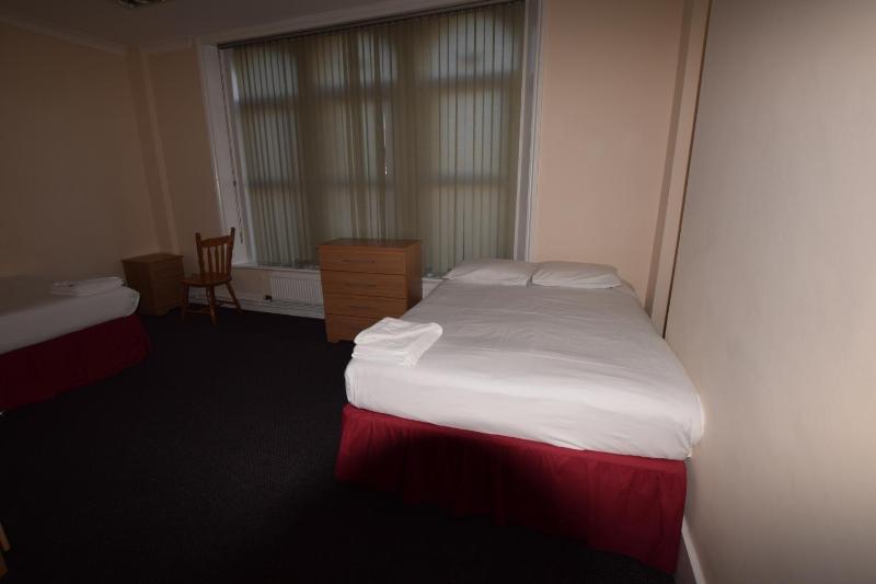 Quadruple Room with Shared Bathroom image 2