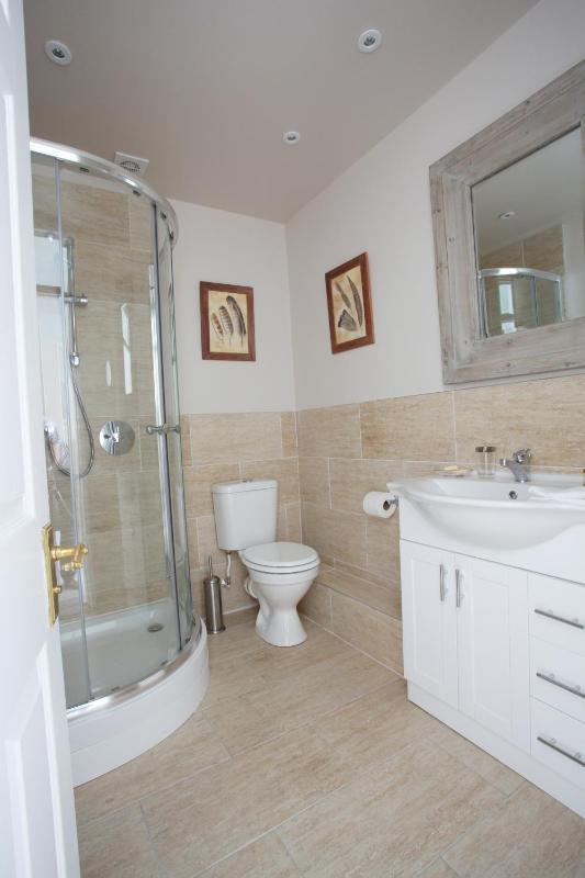 Standard Double Room image 3