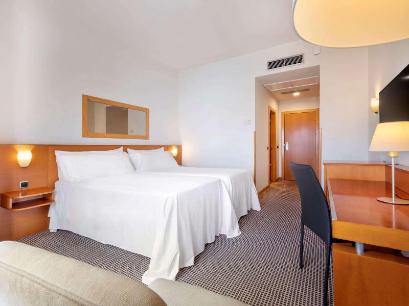 Standard Room image 4