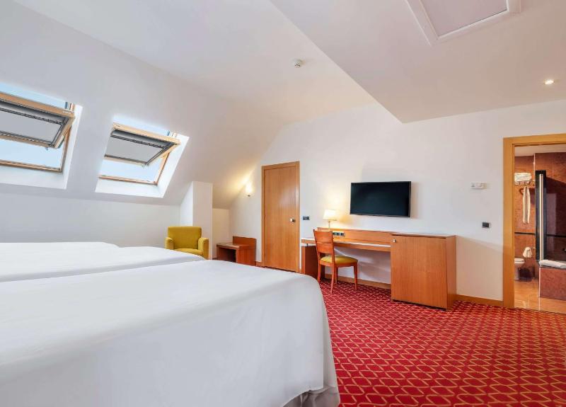 Standard Triple Room image 4