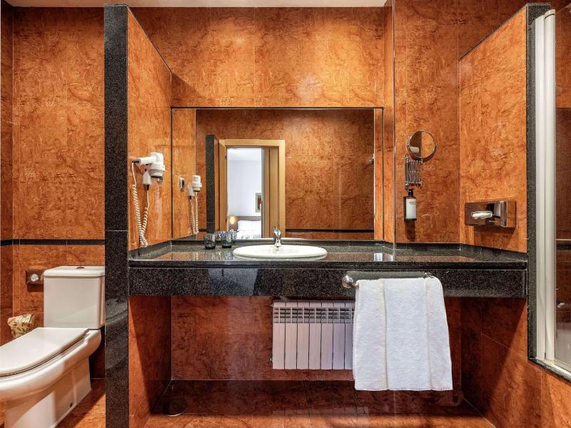 Standard Triple Room image 2