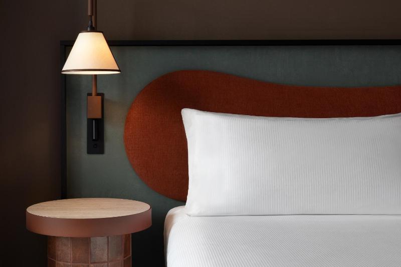 King Guest Room image 3