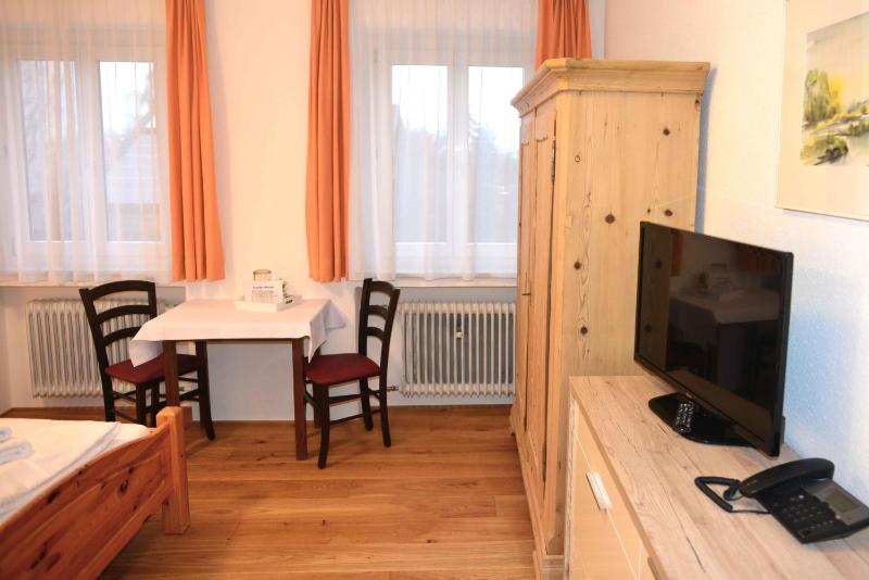 Double Room image 4