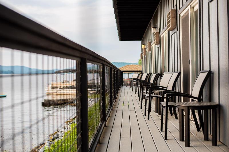 Double Room with Lake View image 4
