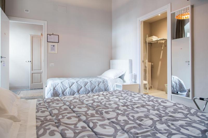 Triple Room with Private Bathroom image 3