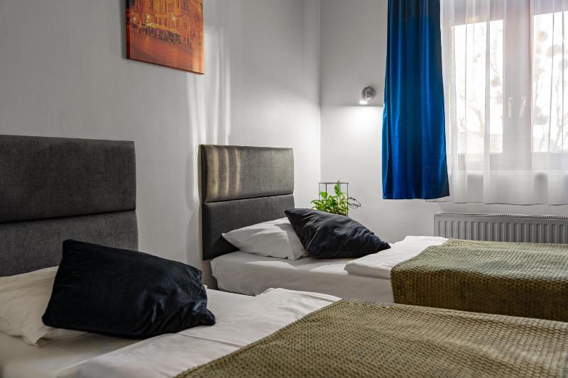 Standard Twin Room image 1