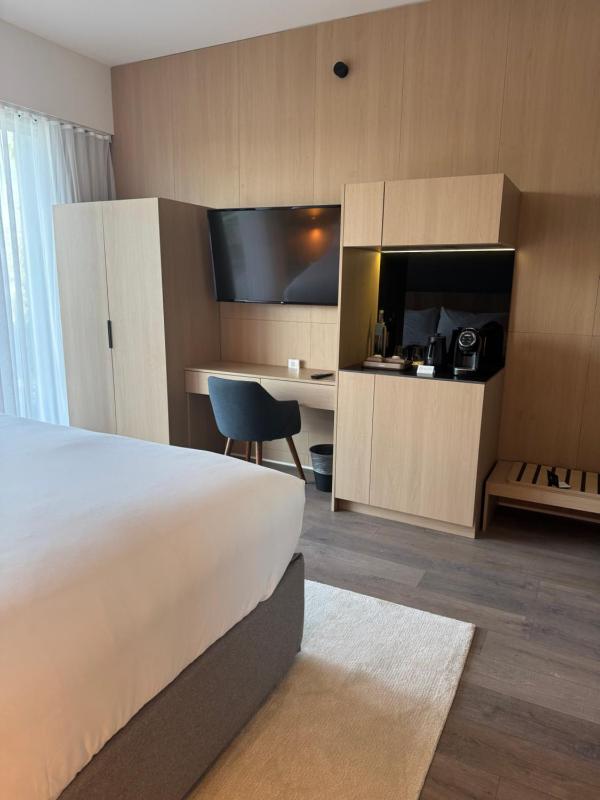 The March Hotel - image 2