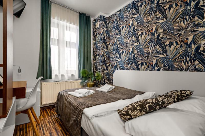 Standard Double Room image 3