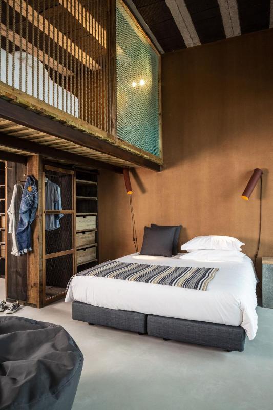 Double Room with Balcony and Sea View image 4