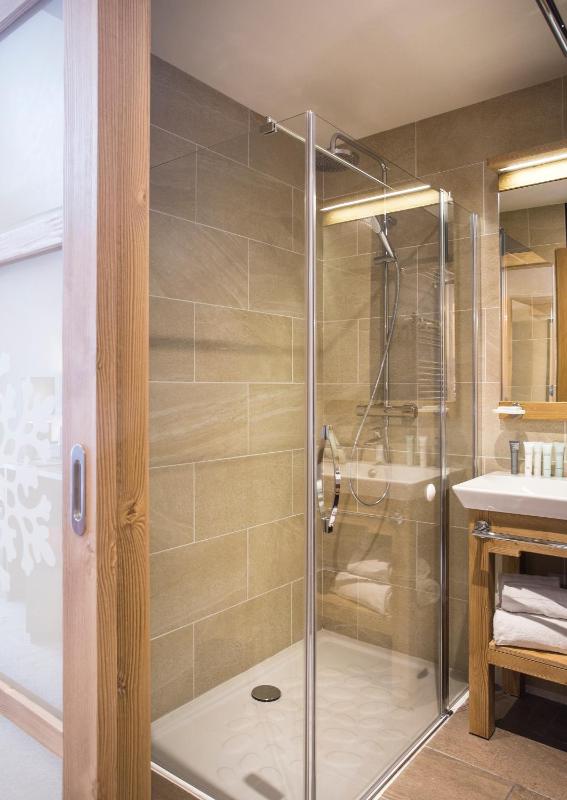 Two Connecting Double Rooms image 1