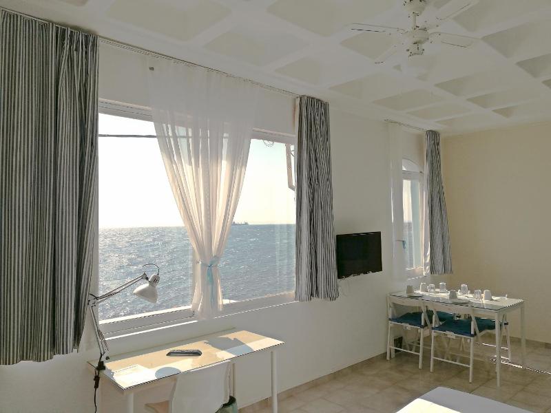 Studio with Sea View image 3