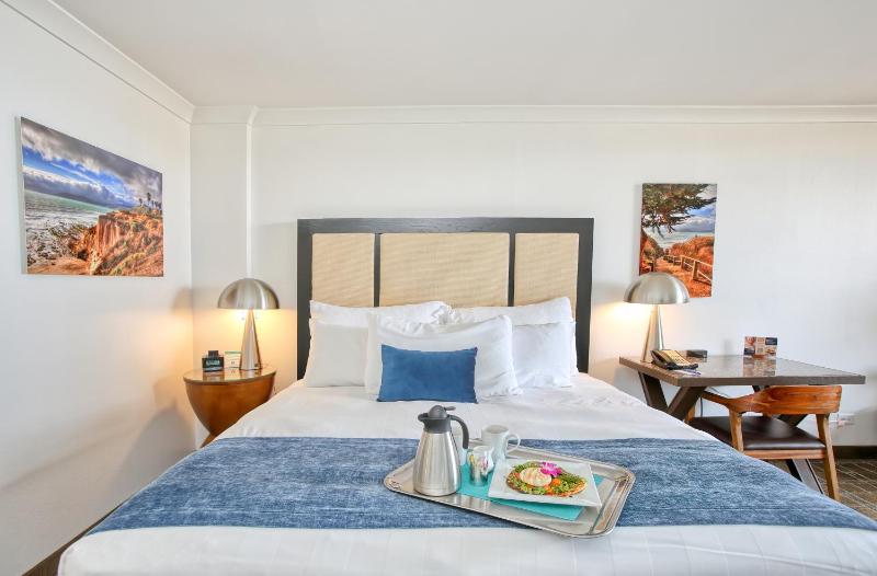 King Room with Partial Ocean View image 2