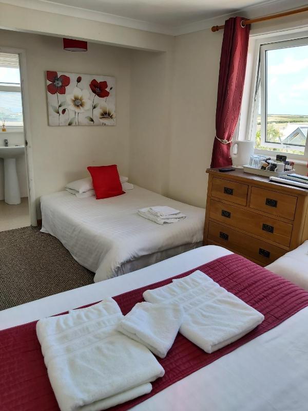 Superior Family Room image 3