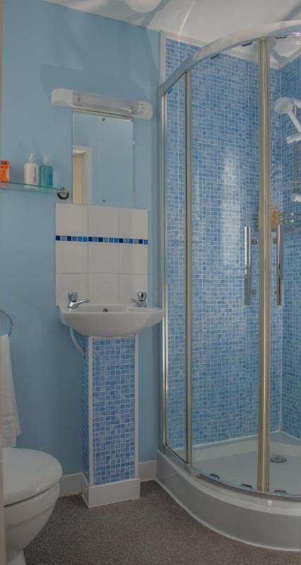 Twin Room with Private Bathroom image 2