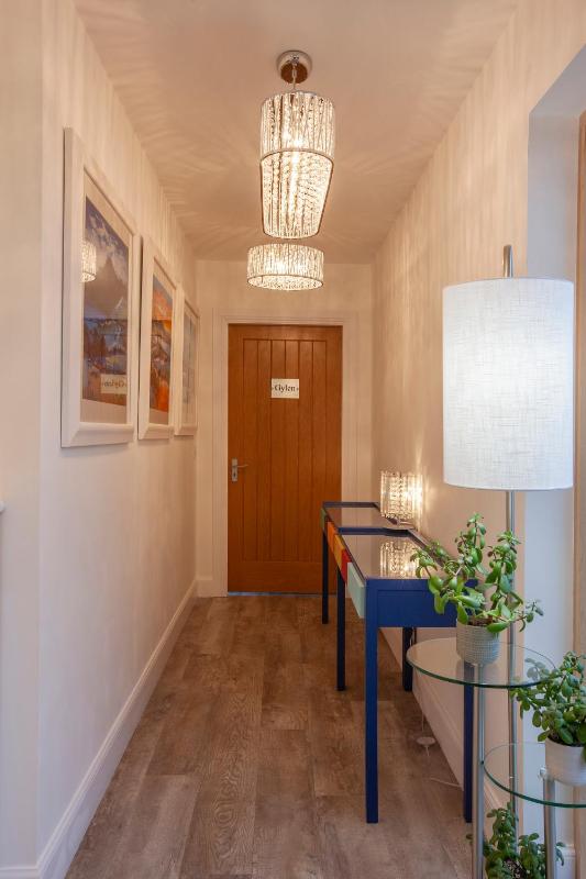 Two-Bedroom House image 4