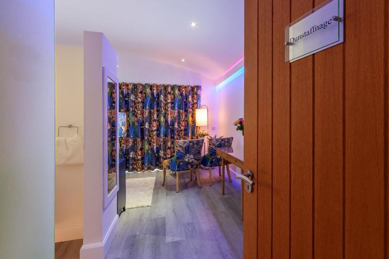 Executive Suite image 4