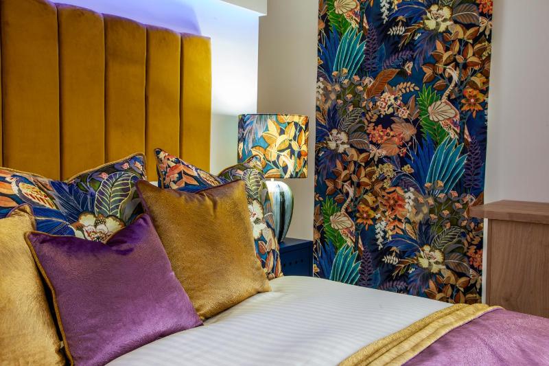 Executive Suite image 2