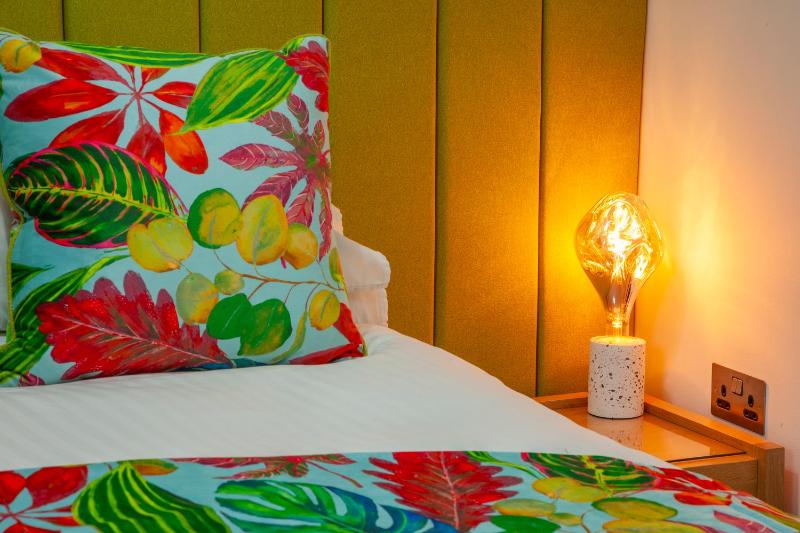 Superior King Room image 3