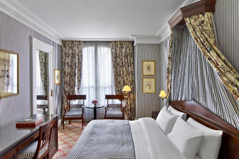 Deluxe Queen Room image 3