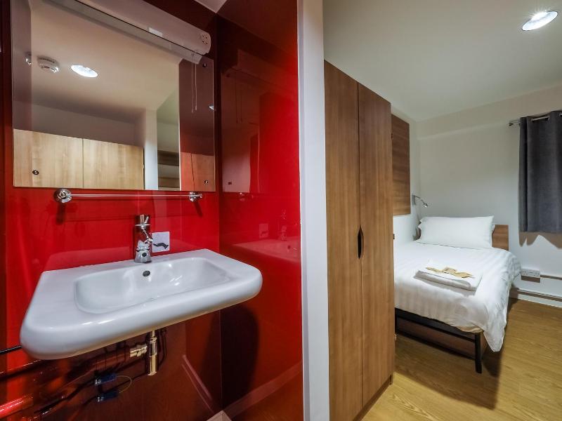 Standard Single Room with Shared Bathroom image 2