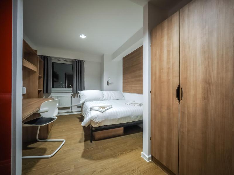 Standard Double Room with Shared Bathroom image 3