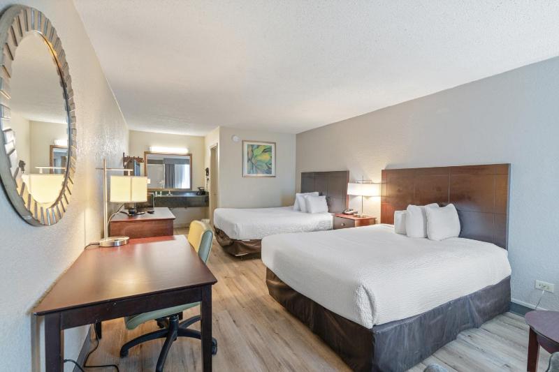 Standard Queen Room image 1