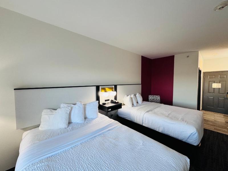 Queen Room with Two Queen Beds - Non-Smoking image 2