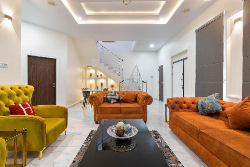 Fully Furnished 4 Bedroom Shortlet Apartment in Orchid Road Lekki - image 3