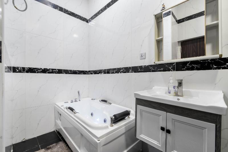 Fully Furnished 4 Bedroom Shortlet Apartment in Orchid Road Lekki - image 13