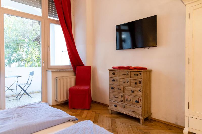 Double Room with Shared Bathroom image 2