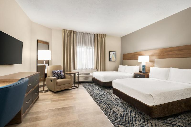 Studio Suite with Two Double Beds image 4