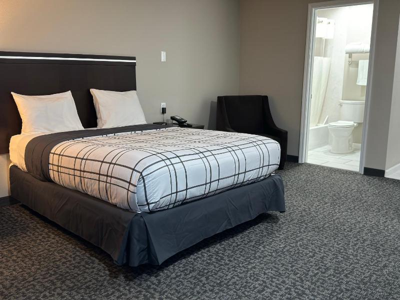Queen Room image 3