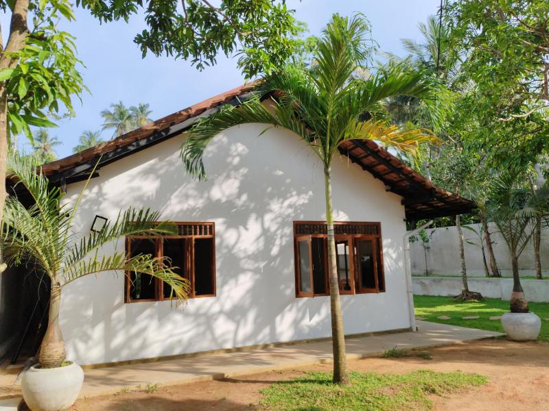 House Leo - peaceful beach villa with garden - image 13