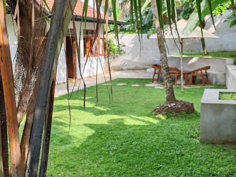 House Leo - peaceful beach villa with garden - image 15