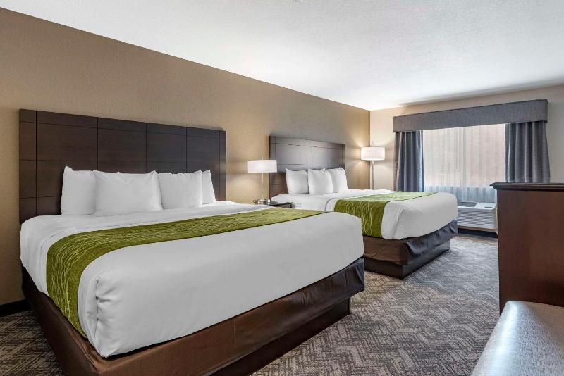 King Room with Two King Beds - Non-Smoking image 1