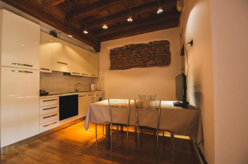 One-Bedroom Apartment image 1