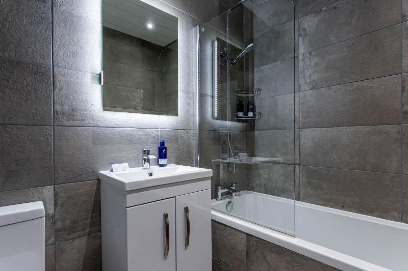 Single Room image 3
