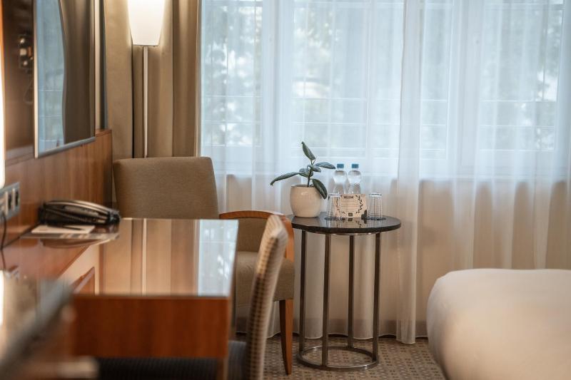 Superior Garden View image 1