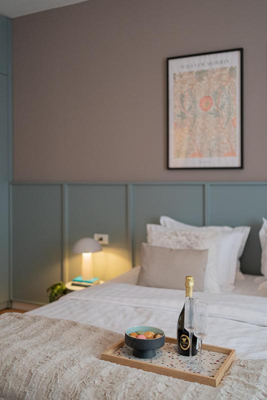 Loggia & Luxe 4BR Penthouse in Universitatii Area - image 7