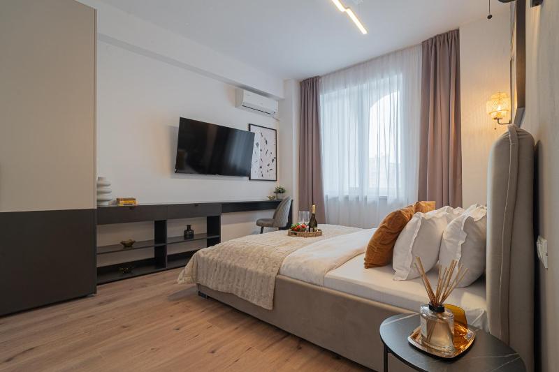 Loggia & Luxe 4BR Penthouse in Universitatii Area - image 2