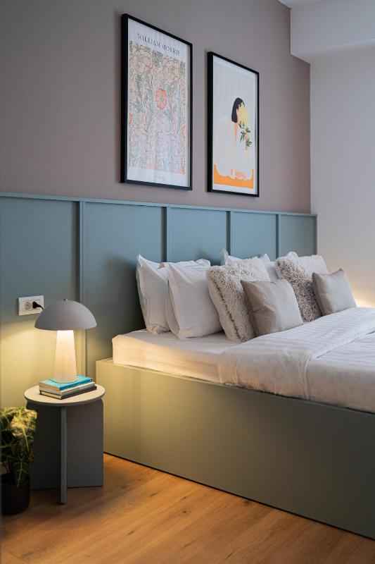 Loggia & Luxe 4BR Penthouse in Universitatii Area - image 9