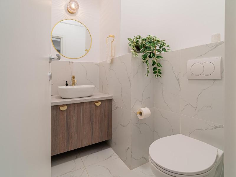 Loggia & Luxe 4BR Penthouse in Universitatii Area - image 3