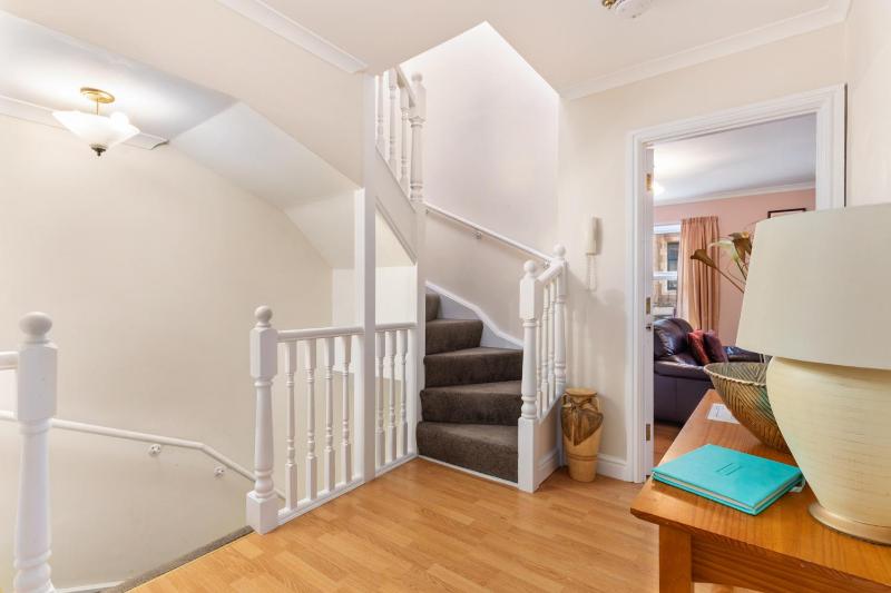 Arcadia House - Close to Beaches Harbour and Town - image 12
