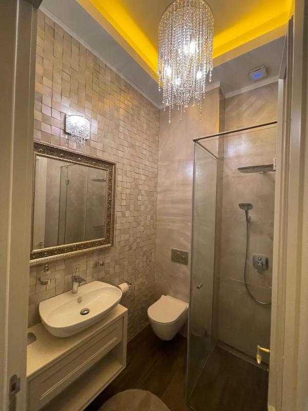 Basilica view three bedrooms prime apartment with free parking - image 12