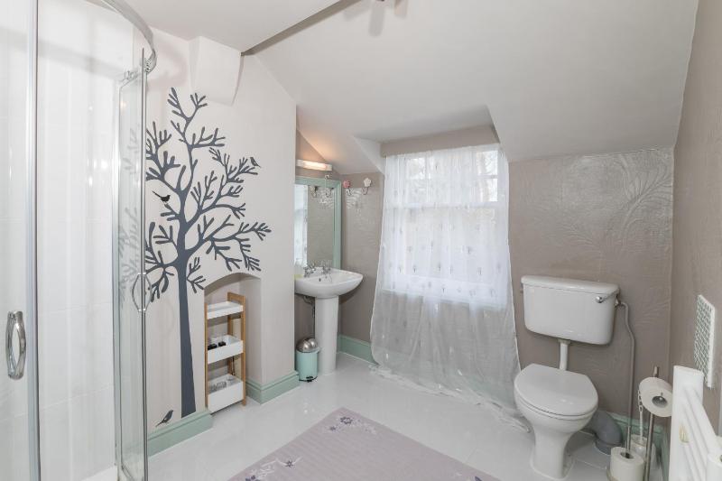 Standard Twin Room image 1