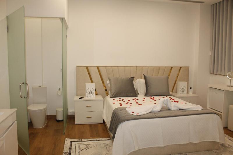 Double Room image 3
